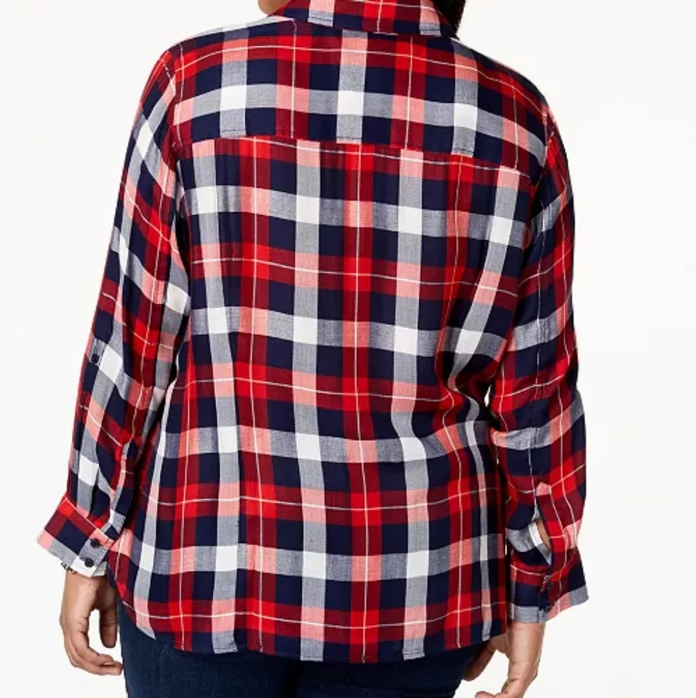 Tommy Hilfiger - Picture 2 of 4